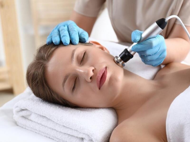 Hydradermabrasion vs Hydrafacial